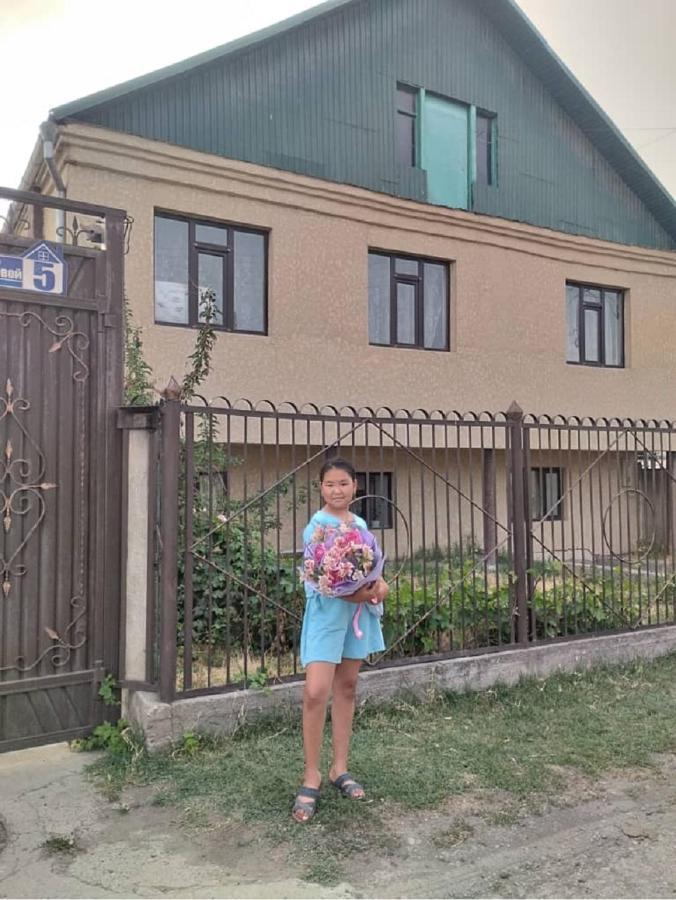 Welcome Guest House Tokmok Exterior foto